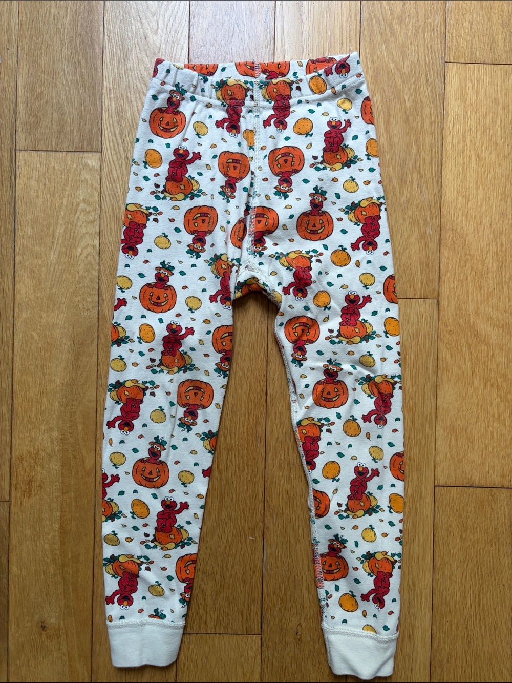 Hanna Andersson 🎃Cream Pumpkin Elmo Pajama Set with Orange & Red Accents - Picture 4 of 4